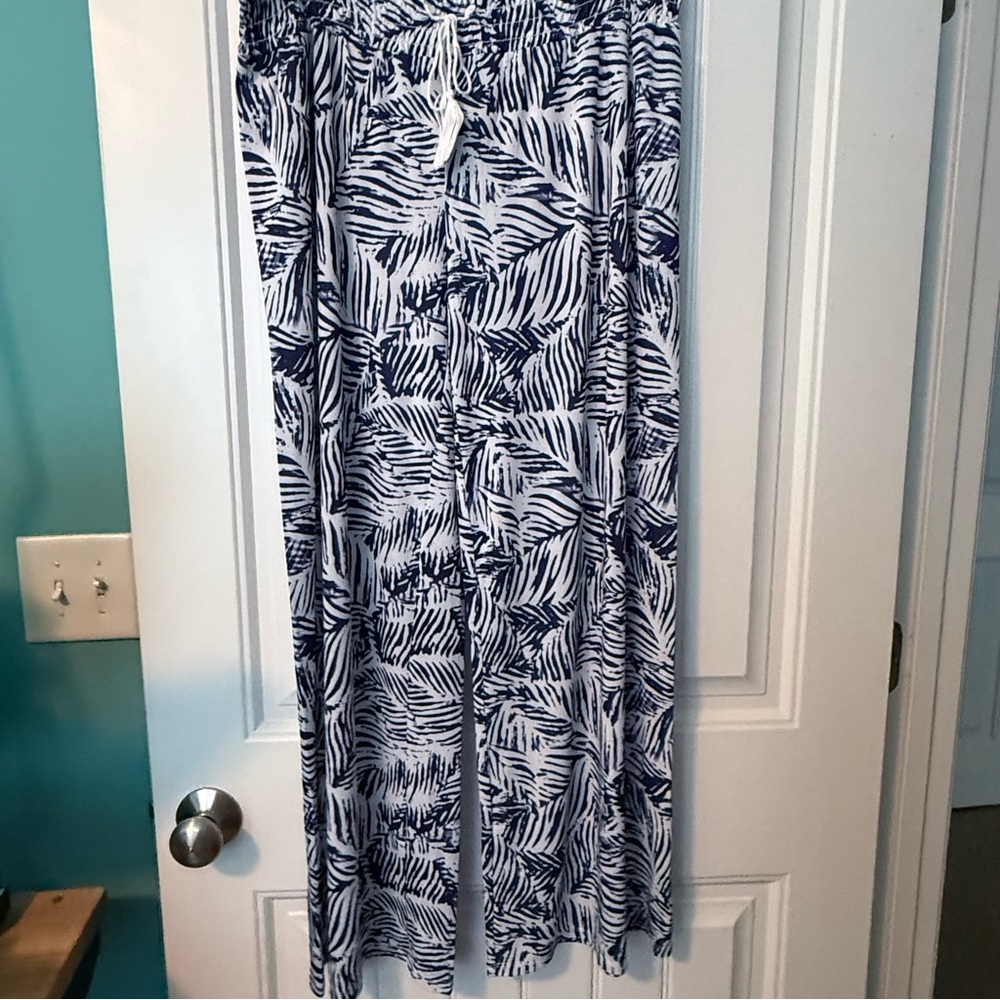 West Loop Navy and White tropical wide leg Pants Large